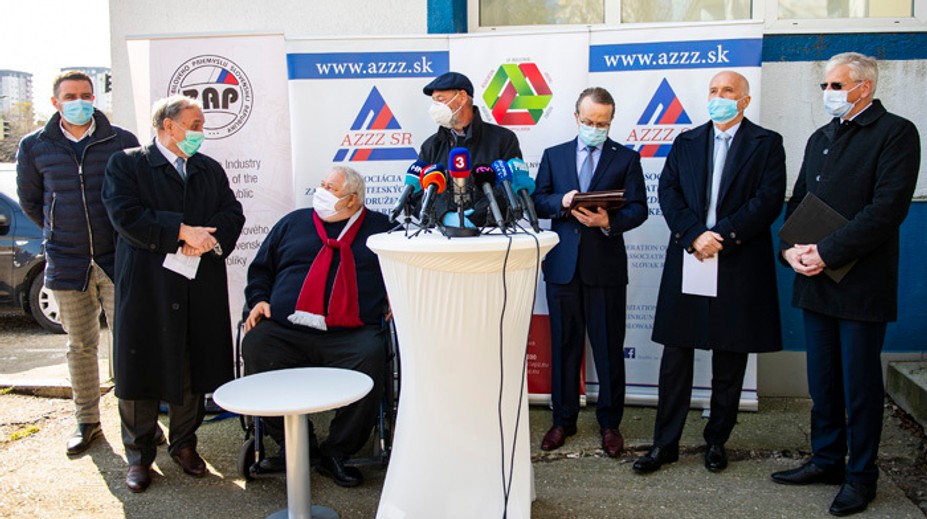 Zamestnávatelia žiadajú premiéra, aby zriadil ekonomický krízový štáb
