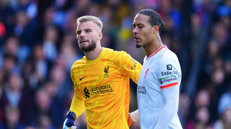 Za Liverpool nečakane debutoval český gólman, tím potvrdil vedúcu pozíciu. Arsenal a City však nezaostali
