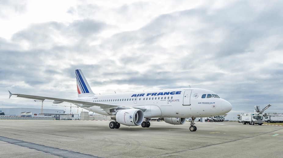 Časť letušiek Air France odmieta mať zahalené vlasy počas pristátia v Teheráne