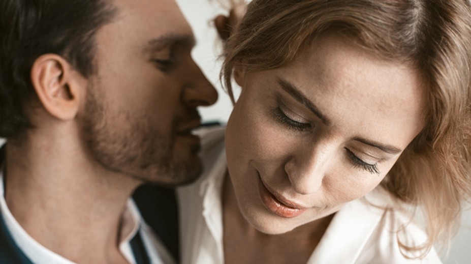 Aj hlas odhalí neveru. Muži s hlbokým hlasom sú vraj častejšie neverní