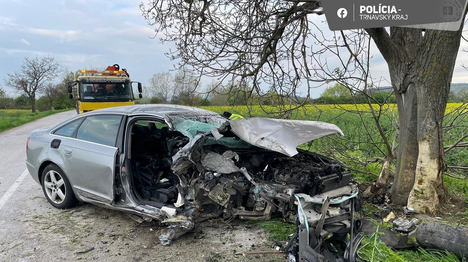 Iba 20-ročný mladík na audi A6 si zabil v aute o rok mladšiu kamarátku. Šoféroval opitý