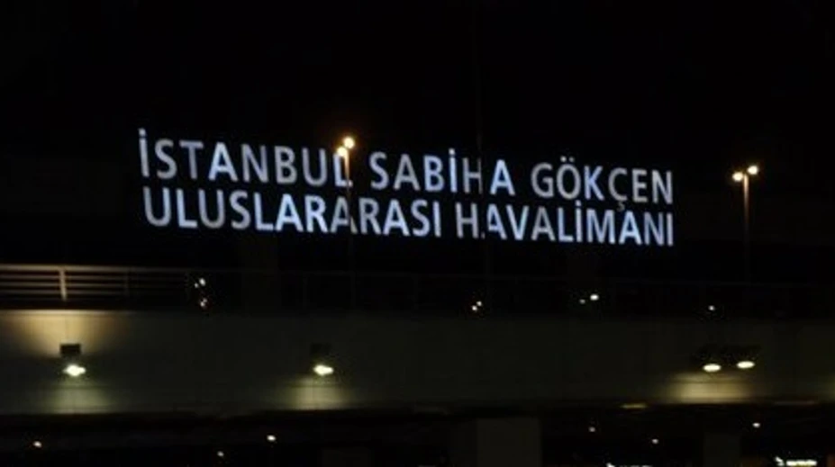 Istanbulským letiskom Sabihy Gökčenovej otriasol výbuch, zabil jednu ženu