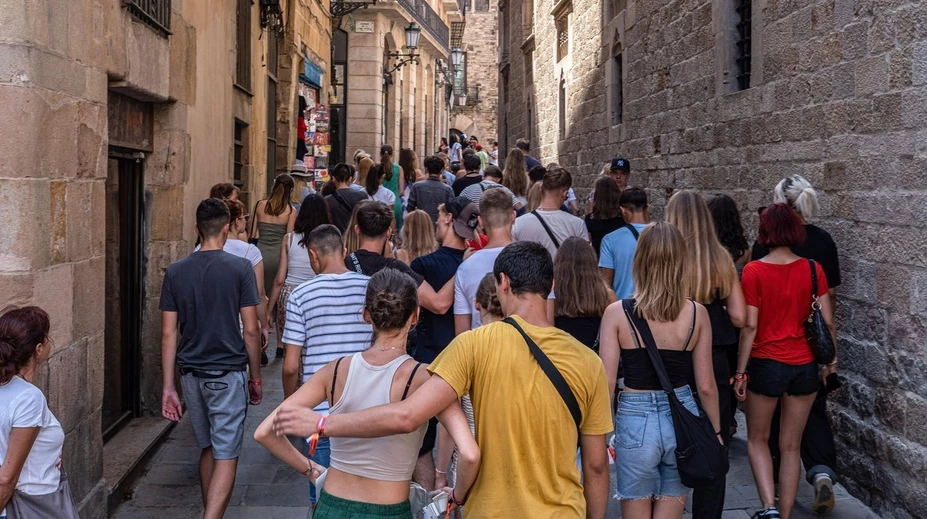 Španielsko navštívilo rekordne veľa turistov. Protesty záujem o destináciu neovplyvnili