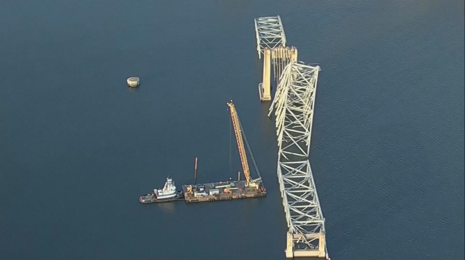 Upratovacia akcia, aká sa len tak nevidí. Začali s odstraňovaním trosiek baltimorského mosta.