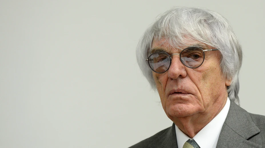 Bývalý šéf F1 sa priznal k daňovým podvodom. V minulosti vinu odmietal