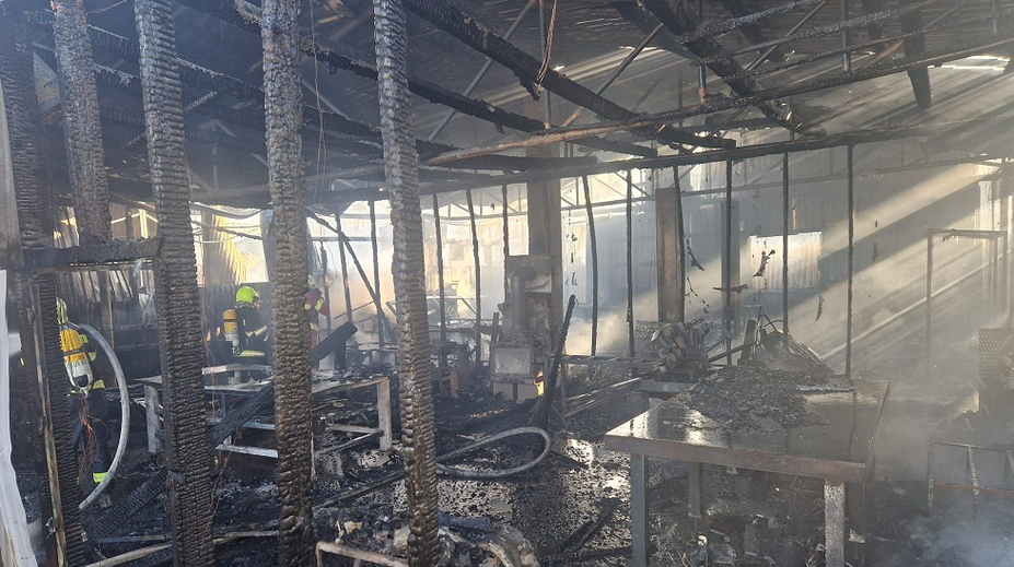 VIDEO: Ohnivé peklo pri Hlohovci. Plamene šľahali do obrovských výšok, vybuchovali plynové fľaše