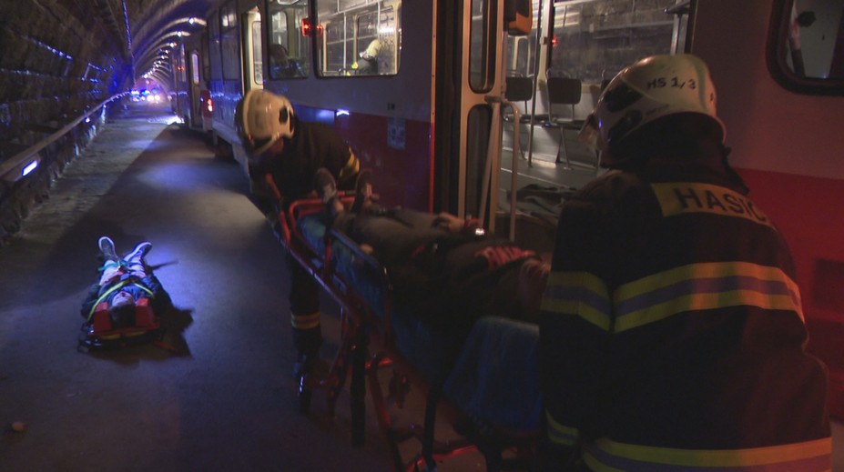 Obsadili bratislavský tunel. Hasiči a záchranári preverovali rýchlosť zásahu, ak by sa zrazili električky