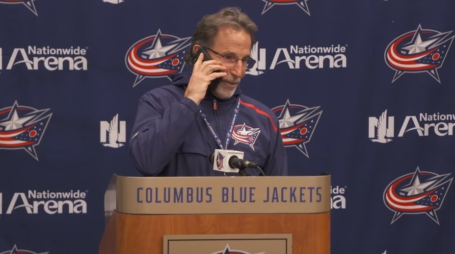 Kouč Columbusu baví svojou tlačovkou NHL. Zodvihol novinárov mobil a hovoril s jeho mamou