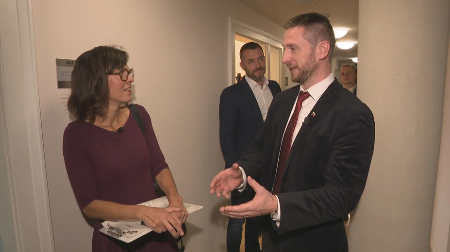 Vlastné kancelárie si neplatia, všetky peniaze použili na kampaň. Republika ide do volieb s číslom 25