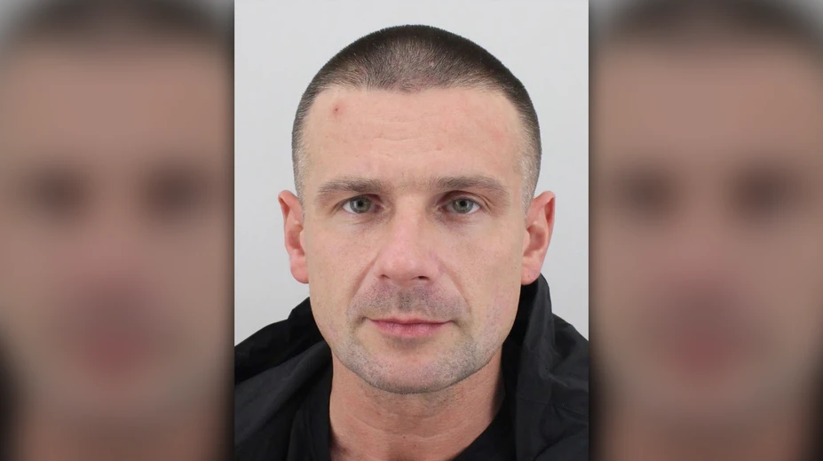Vytiahol zbraň a postrelil dievča (13). Česká polícia pátra po ozbrojenom mužovi