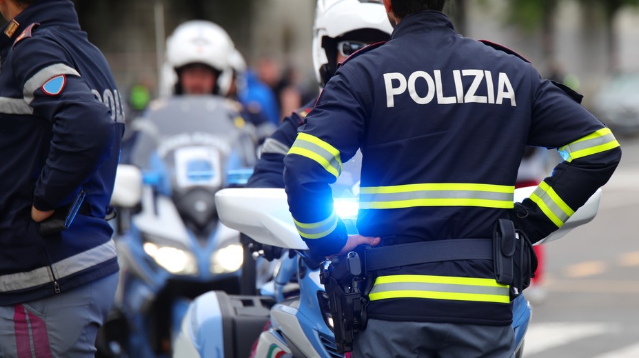 Matka mala vysadiť dcéru na diaľnici. Dôvodom boli jej výsledky v škole