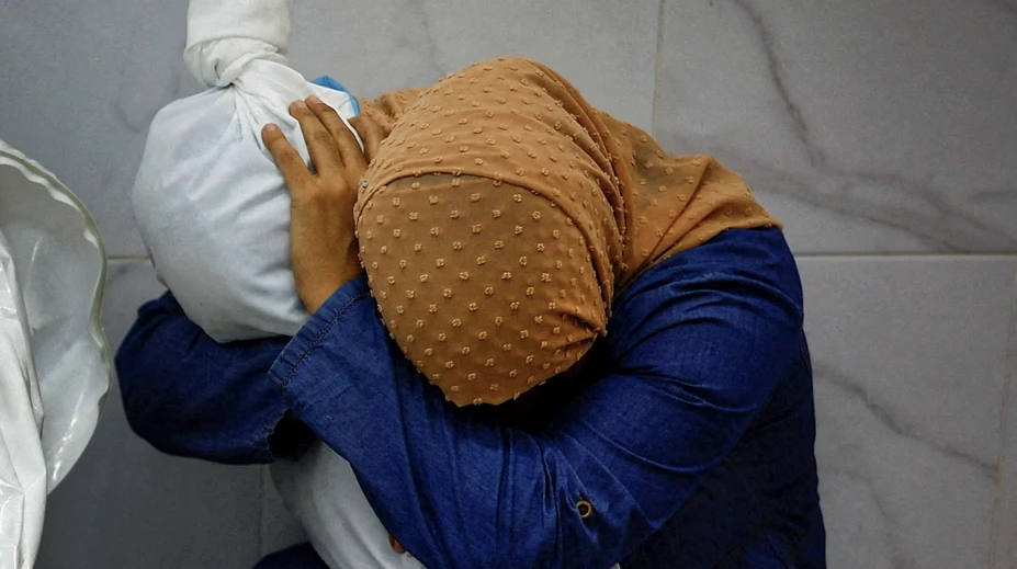 Odovzdávali ceny World Press Photo. Zvíťazila snímka ženy z Pásma Gazy s mŕtvym dieťaťom v náručí