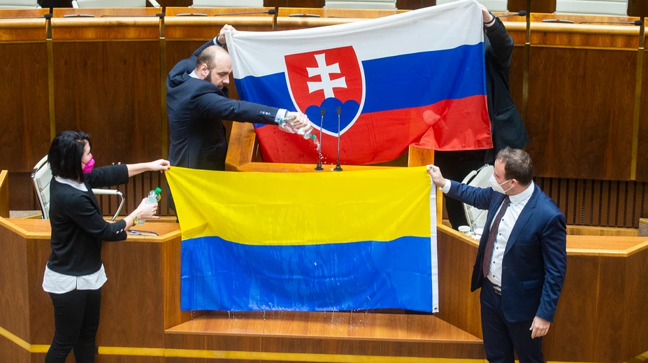 Cirkus v parlamente má pokračovanie. Ukrajinské veľvyslanectvo žiada ospravedlnenie