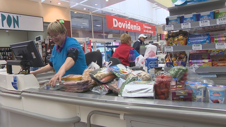 Prišli s úplne opačným nápadom. Niektoré supermarkety za hranicami zaviedli pomalé pokladne