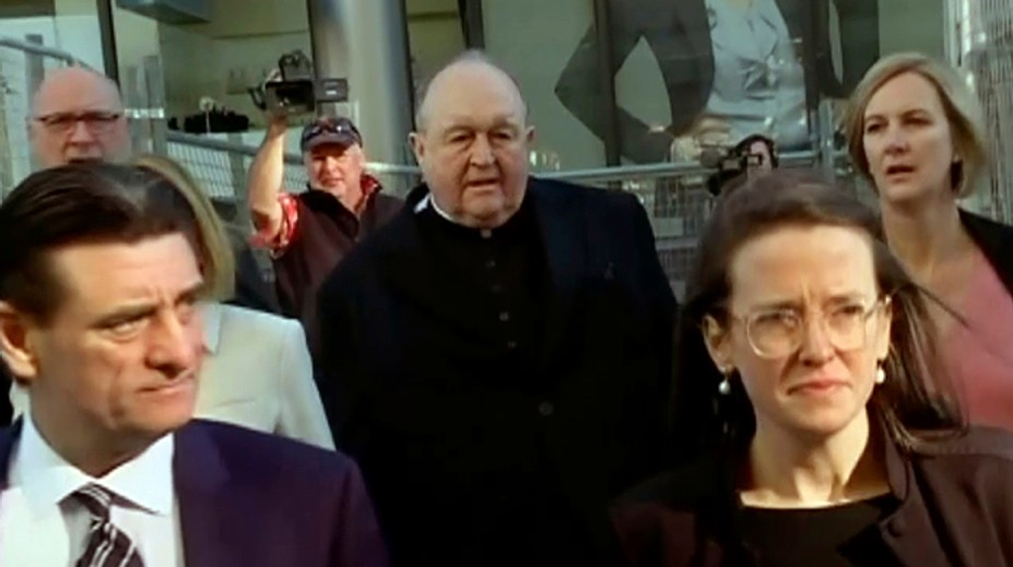 Bývalého arcibiskupa odsúdeného za zatajovanie obťažovania oslobodili