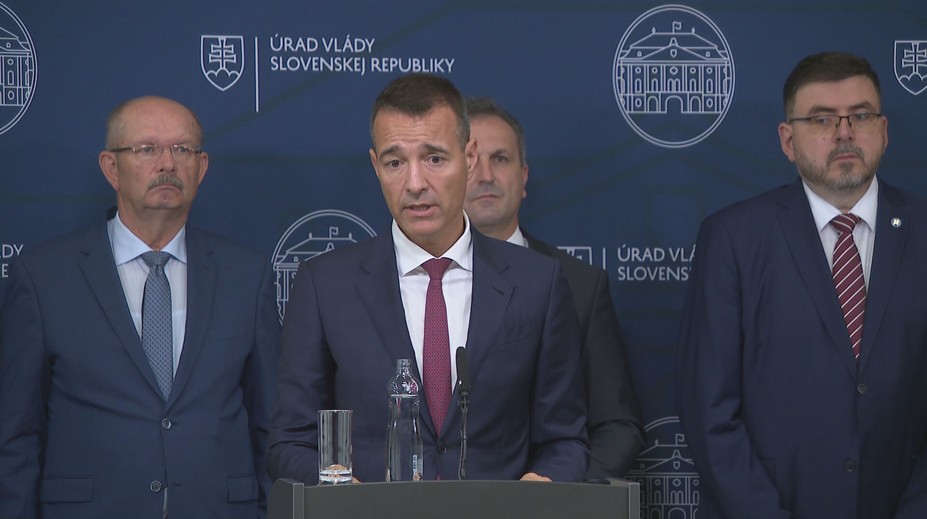 Sporné témy vyučovania má riešiť informačný súhlas rodičov. Exminister Gröhling to vníma ako prejav nedôvery školám