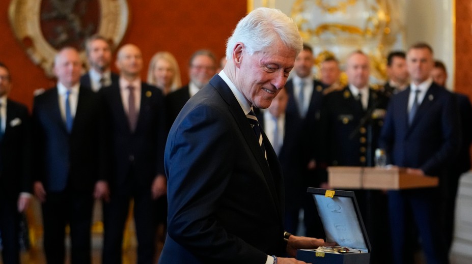 Americký exprezident Clinton v Prahe: Rozšírenie NATO bolo správne rozhodnutie a dobrá investícia