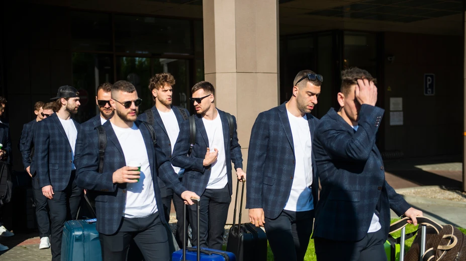 VIDEO: Reprezentovať by som nikdy neodmietol, vraví Adam Jánošík. Slováci odleteli do Rigy