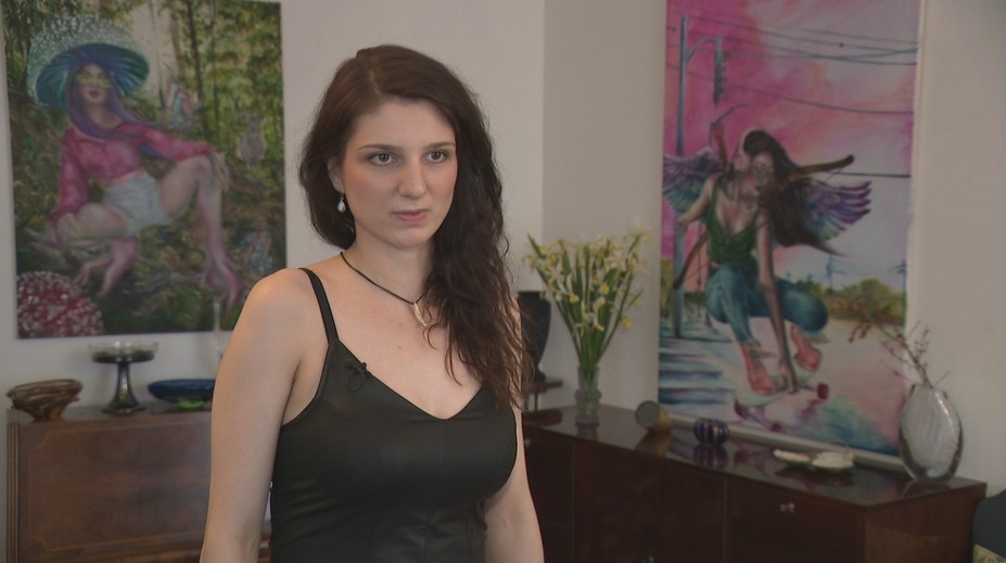 Gýč sa stal jej súčasťou. Uznávaná maliarka otvorene hovorí o šikane, ktorú sa snaží ukázať v tvorbe