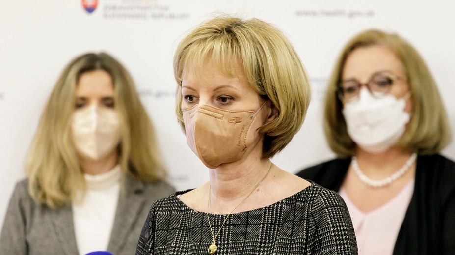 Konzílium odborníkov ostro kritizuje otvorenie všetkých obchodov