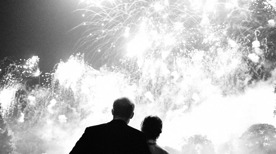 Zverejnili súkromný záber zo svadby Meghan a Harryho. To je romantika!