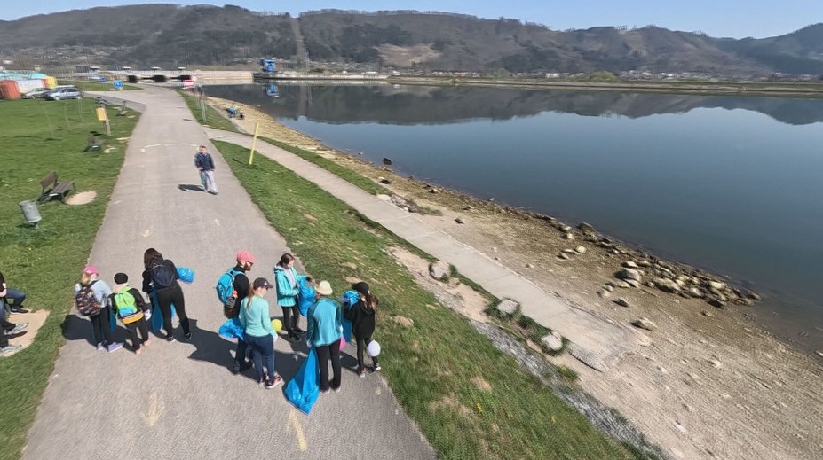 Takmer všade na Slovensku sa dnes v rámci Dňa Zeme upratovalo