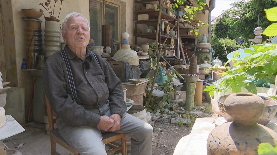 Živí ho umenie, v minulosti získaval ocenenia po celom svete. Nezaháľa ani v 84 rokoch