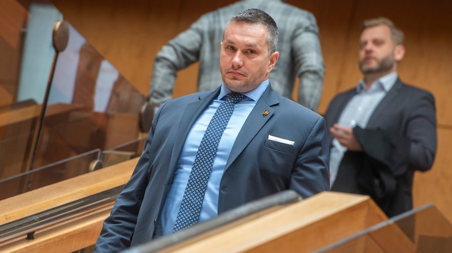 Bývalý šéf SIS Michal Aláč už viac nie je obvinený. Uspel s paragrafom 363