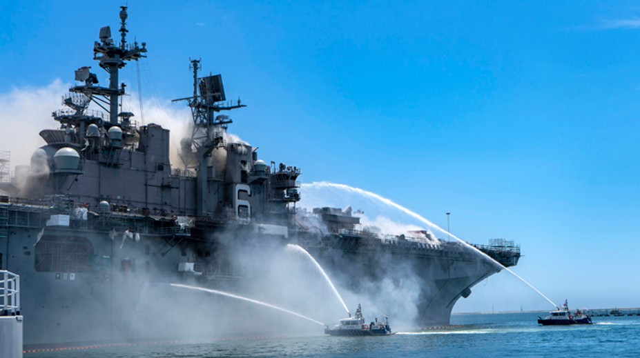 Požiar na americkej bojovej lodi si vyžiadal 21 zranených