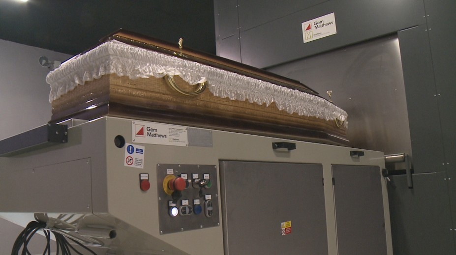 Najmodernejšie kremačné pece spustili do skúšobnej prevádzky. Spopolňovať chcú nebožtíkov aj zo zahraničia