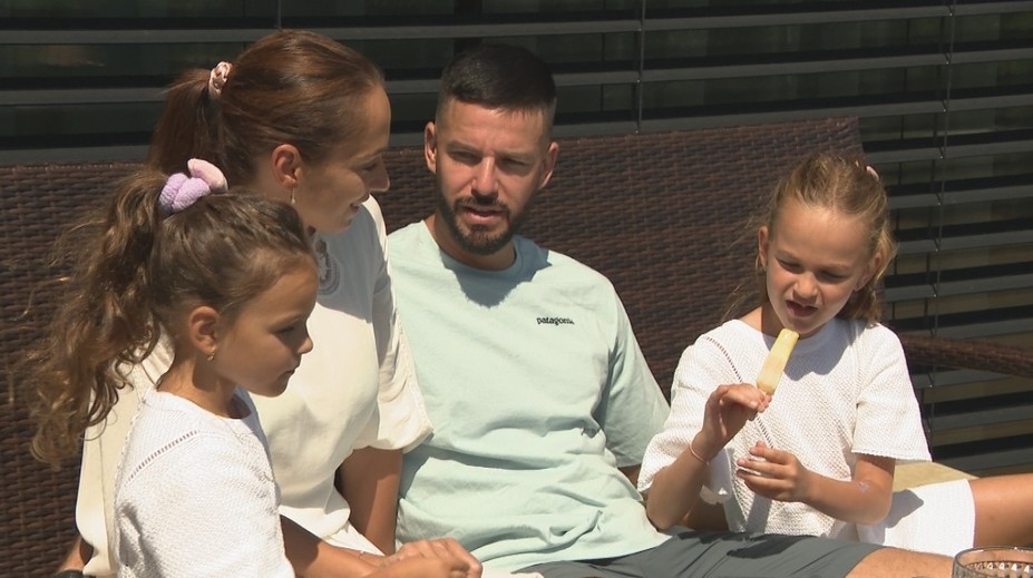 Na pódiu pôsobí ako drsný chlap, no v súkromí by ste ho natreli na chlieb. Raper Ego ukázal rodinu