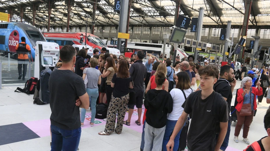 Tvrdá rana pre Paríž v deň začiatku OH. Útoky na železničnú infraštruktúru ochromili dopravu