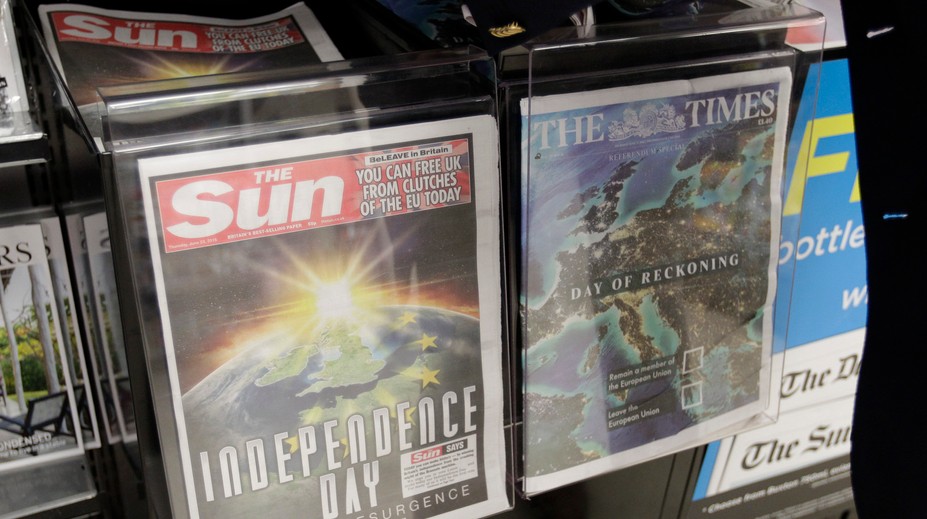 Toto sú titulné strany brexitu, denníky bojujú o hlasy v historickom referende