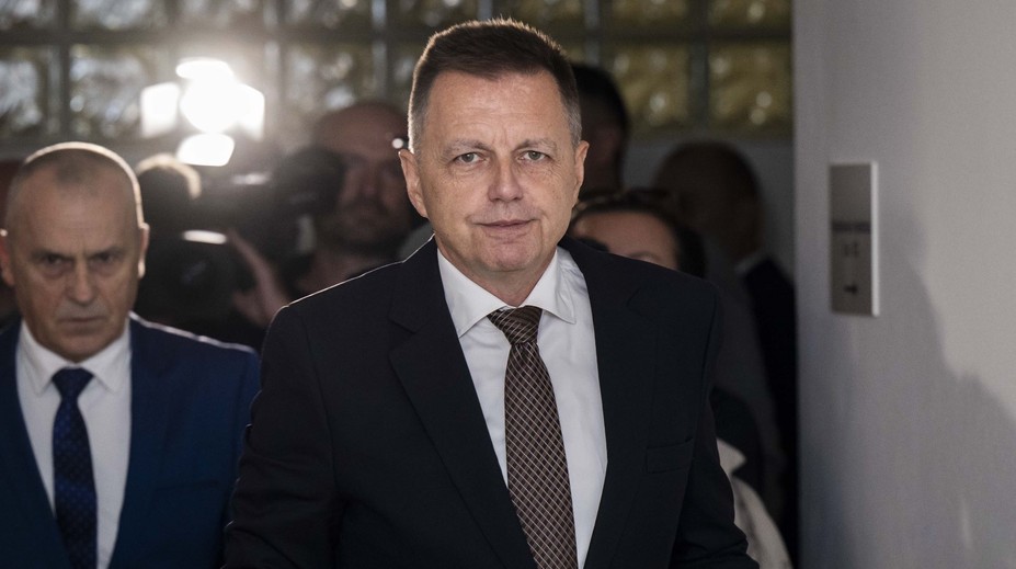 Trestný rozkaz voči Petrovi Kažimírovi je vydaný nezákonne, tvrdí jeho obhajca