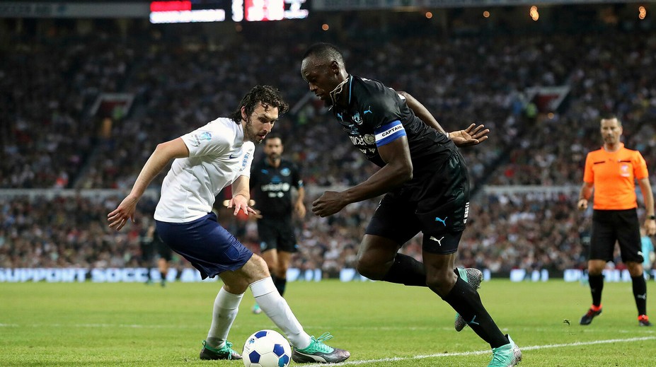 VIDEO: Usain Bolt si splnil veľký sen. Zahral si na Old Trafford a premenil penaltu