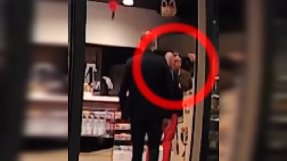 Šeliga zverejnil video Dankovho incidentu na pumpe. Šéf SNS sa dostal do konfrontácie s neznámym mužom