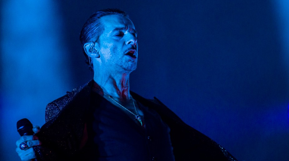 Depešáci opäť roztancovali Bratislavu, a to aj napriek silnému dažďu