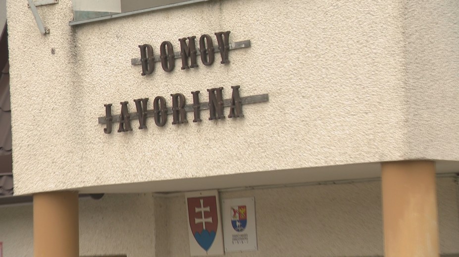 Upozornili na údajné porušovanie ľudských práv, dostali výpoveď. Podnetov na domov seniorov pribúda