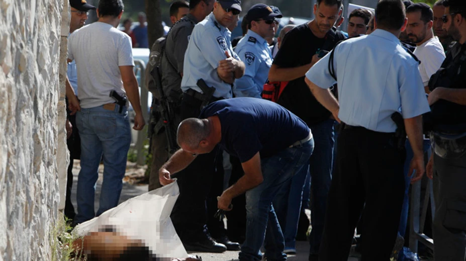 Palestínčan vrazil autom do skupinky Izraelčanov, jedného zabil