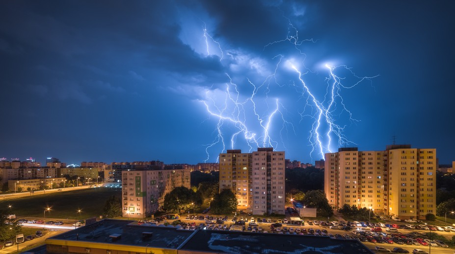 FOTO a VIDEO: Za posledné hodiny zaznamenali na našom území takmer 30-tisíc bleskov