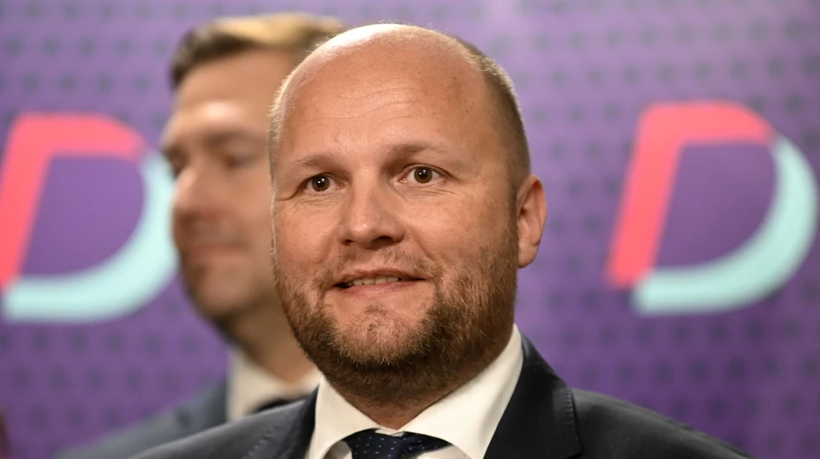 Poslanci Smeru podali trestné oznámenie na Jaroslava Naďa. Podozrievajú ho z prijatia úplatku 3,5 milióna eur