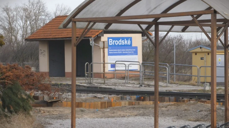 Obyvatelia Brodského majú pre problém s vlakovou dopravou hlavy v smútku. Riešenie je otázne
