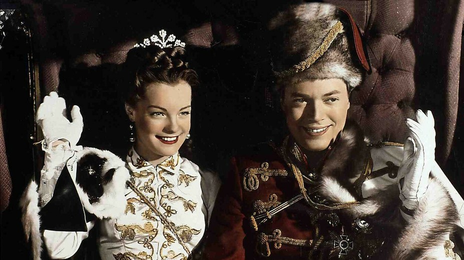 Neznámi páchatelia poškodili hrob filmovej Sissi