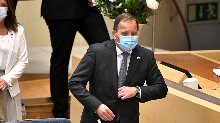Vláda švédskeho premiéra Löfvena padla, poslanci jej vyslovili nedôveru