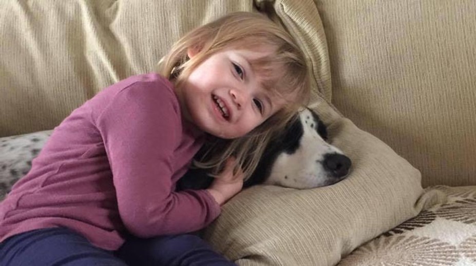 Šokujúca snímka dvojročného dievčatka. Toto s ním urobila meningitída