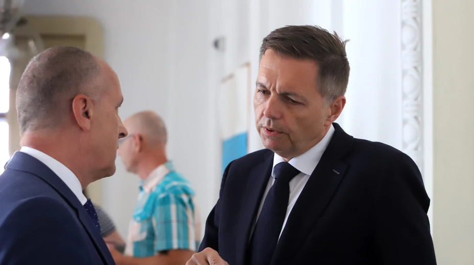 Súdny proces v korupčnej kauze guvernéra NBS v piatok nebude, Kažimír je v nemocnici