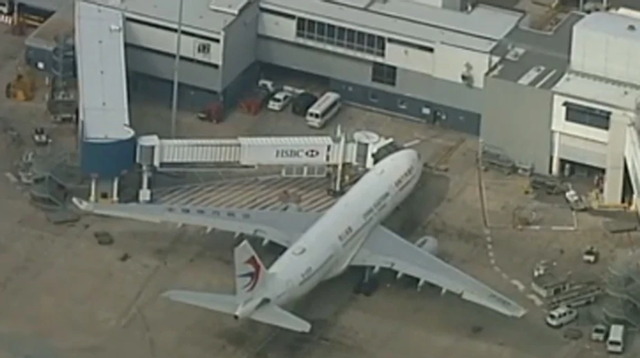 Chvíle strachu počas letu do Sydney. Pri turbulenciách sa zranilo desať ľudí