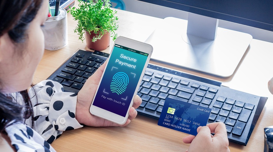 Banky od vás budú môcť žiadať odtlačky prstov či selfie. Únia zavádza novinku