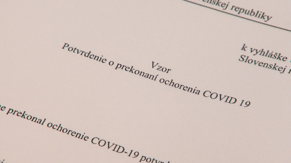 Pre voľný pohyb vám postačí aj potvrdenie o prekonaní covidu. Čakárne lekárov preto praskajú vo švíkoch