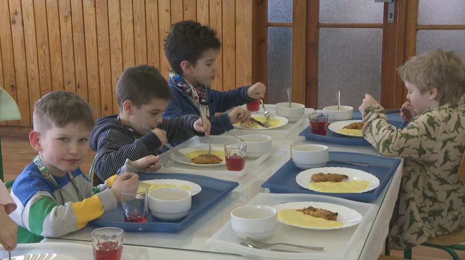 Stravovacie návyky detí v školách sa budú meniť. Zdravé potraviny sa dostanú aj do učiva